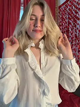 Snapshot of LovelyMiu chatting on February 14, 10:12 am LovelyMiu online show from February 14, 10:12 am