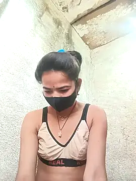 Snapshot of Sunali_Bendre chatting on March 1, 2:24 am Sunali Bendre online show from March 1, 2:24 am