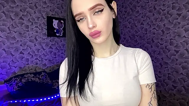 IeshaOsorio online show from March 12, 6:30 am