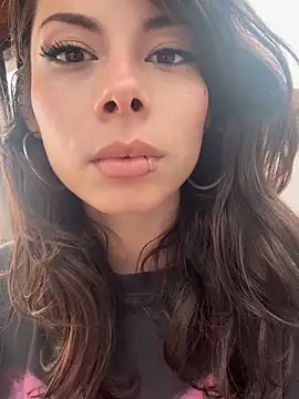 Isalove99 online show from March 18, 6:33 pm