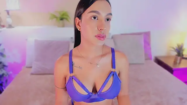 Snapshot of xiomara_cortes chatting on May 11, 7:44 pm xiomara cortes online show from May 11, 7:44 pm