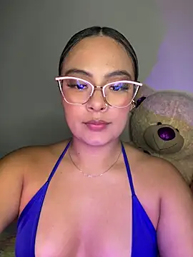 Snapshot of Kylievoos chatting on February 12, 12:49 am Kylievoos online show from February 12, 12:49 am