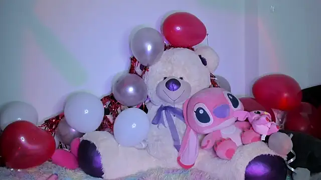 Snapshot of Kylievoos chatting on February 19, 1:23 am Kylievoos online show from February 19, 1:23 am