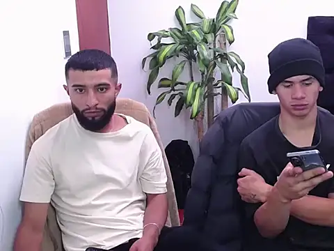 Snapshot of _noahdiaz chatting on May 16, 3:22 pm noahdiaz online show from May 16, 3:22 pm