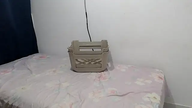 Snapshot of the_skinny_one chatting on February 5, 11:59 am the skinny one online show from February 5, 11:59 am