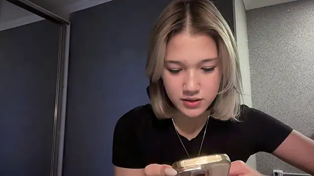 lilXdomiii online show from March 17, 1:25 pm