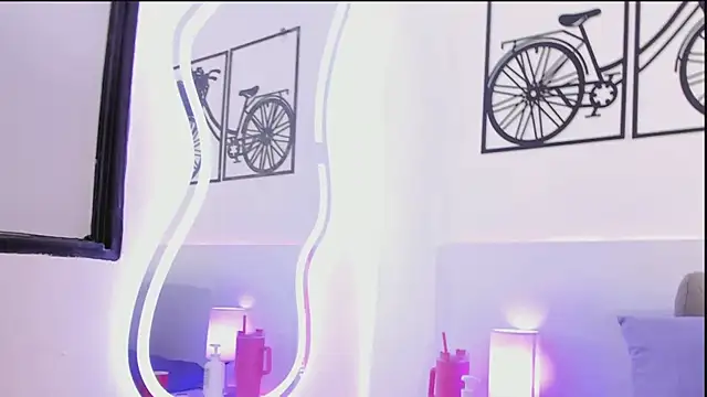 Snapshot of Summer1- chatting on March 1, 12:40 pm Summer1- online show from March 1, 12:40 pm