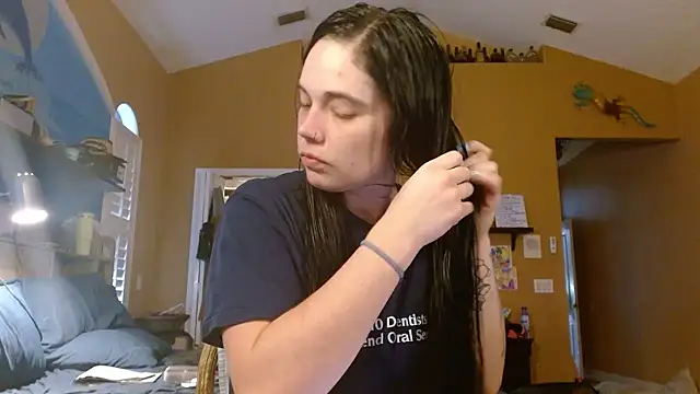 ahungkittykat online show from April 6, 2:40 pm