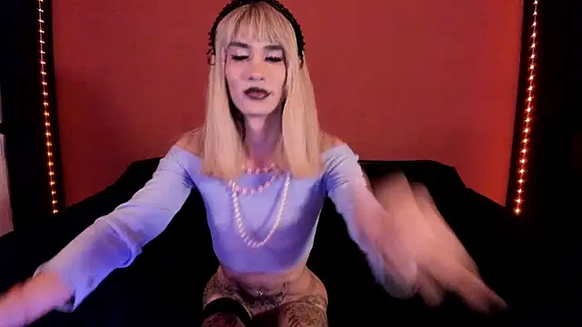 Snapshot of PervertedMissCloe chatting on February 21, 4:35 am PervertedMissCloe online show from February 21, 4:35 am