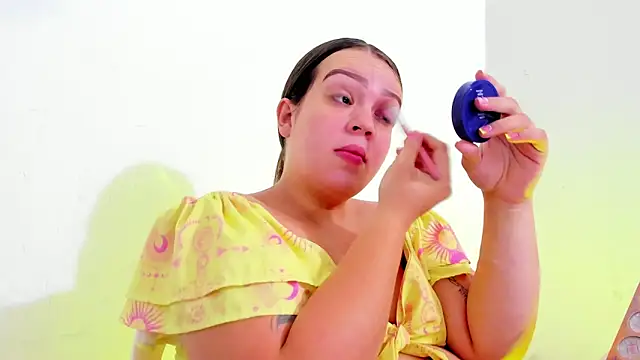 Snapshot of Emely_pregnantt chatting on February 12, 12:22 pm Emely pregnantt online show from February 12, 12:22 pm