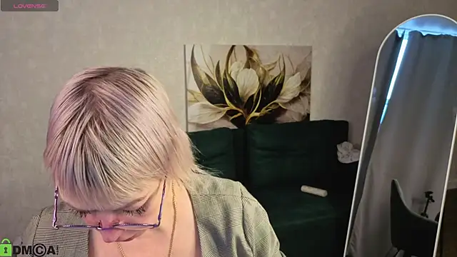 Snapshot of Ann_Annise chatting on February 25, 9:08 am Ann Annise online show from February 25, 9:08 am