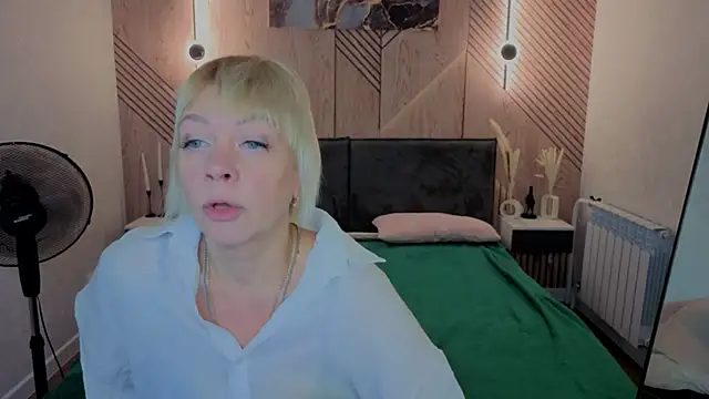 Snapshot of Ann_Annise chatting on June 29, 12:28 am Ann Annise online show from June 29, 12:28 am