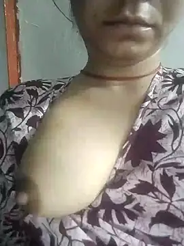 Julilodhi8695 online show from April 15, 7:32 pm