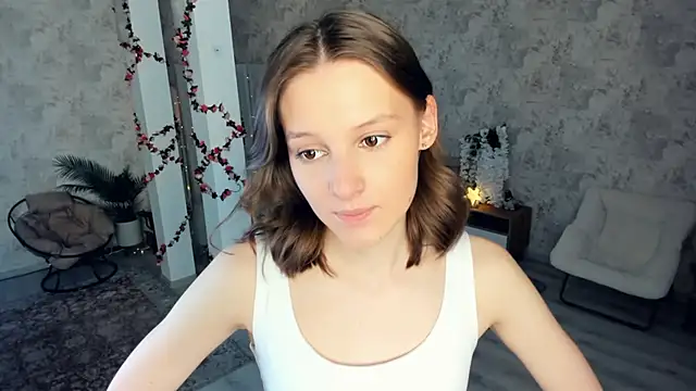 Snapshot of LianneBynon chatting on February 17, 8:33 am LianneBynon online show from February 17, 8:33 am