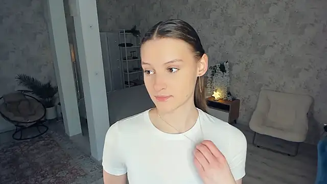 LianneBynon online show from March 5, 8:32 am