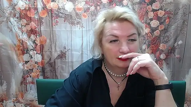 Snapshot of RenataDaster chatting on March 1, 6:10 pm RenataDaster online show from March 1, 6:10 pm