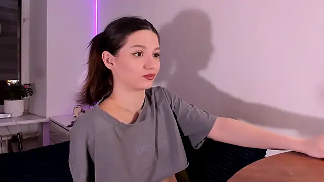 miabellee  online show from April 2, 11:02 pm