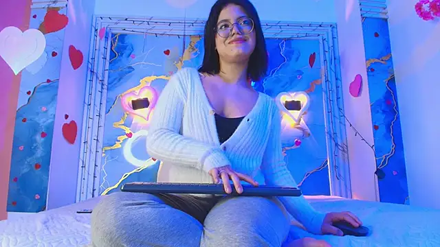 Snapshot of Eleanor_rigby5 chatting on February 11, 3:11 am Eleanor rigby5 online show from February 11, 3:11 am