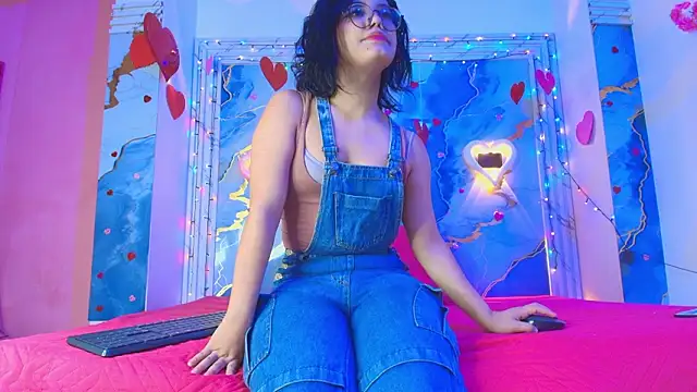 Snapshot of Eleanor_rigby5 chatting on February 28, 3:07 am Eleanor rigby5 online show from February 28, 3:07 am