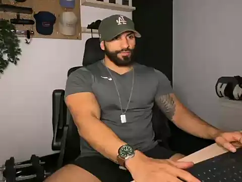 Snapshot of SamDornan51 chatting on February 5, 1:32 am SamDornan51 online show from February 5, 1:32 am