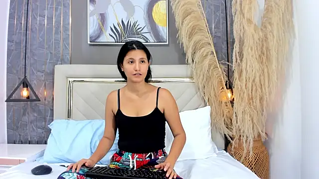 emma evanss   online show from March 26, 11:27 am