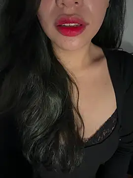 Snapshot of QuynhAnh_2k1 chatting on February 19, 9:44 pm QuynhAnh 2k1 online show from February 19, 9:44 pm