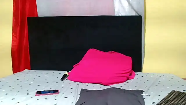 Snapshot of JinglynJuicy22 chatting on February 4, 7:25 am JinglynJuicy22 online show from February 4, 7:25 am