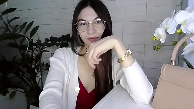 JuliaLovely online show from February 13, 2:46 pm