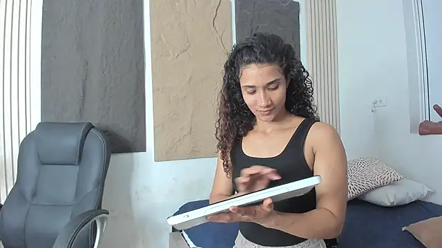 Snapshot of marian_rios chatting on February 15, 11:19 am marian rios online show from February 15, 11:19 am