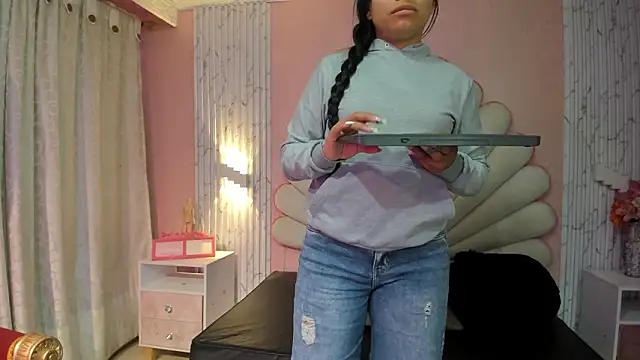 Kateemos online show from March 12, 2:45 pm