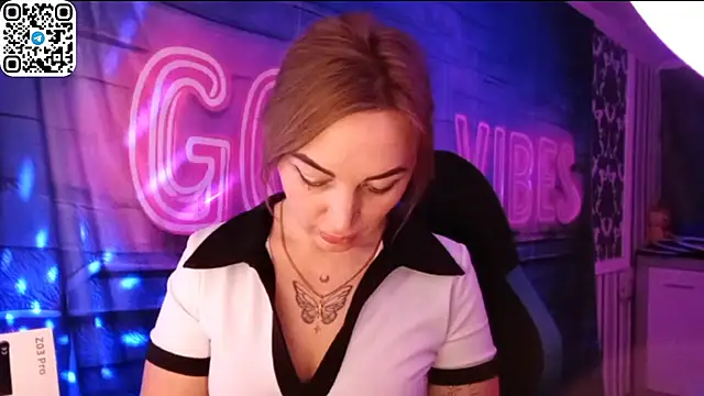 Snapshot of Vellora_ chatting on February 21, 10:33 pm Vellora online show from February 21, 10:33 pm