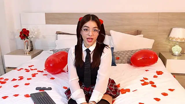 Snapshot of AntonellaBons chatting on February 14, 6:54 am AntonellaBons online show from February 14, 6:54 am