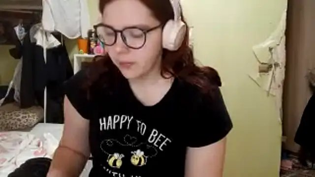 Snapshot of VannessaDillenbeck chatting on February 22, 5:08 am VannessaDillenbeck online show from February 22, 5:08 am