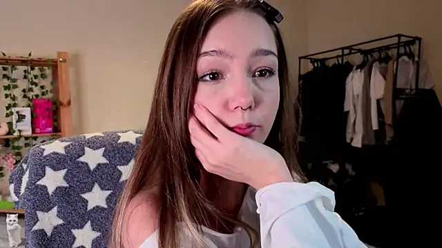 HoneyComfy online show from April 14, 2:23 pm