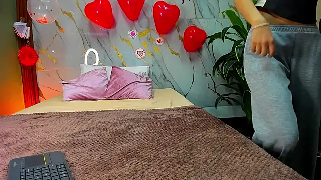 Snapshot of Amanda_Rossi chatting on February 15, 3:42 pm Amanda Rossi online show from February 15, 3:42 pm