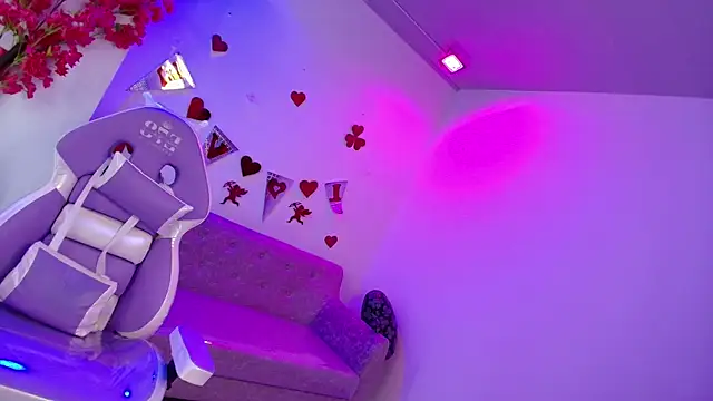 Maddie T18 online show from February 21, 11:44 am