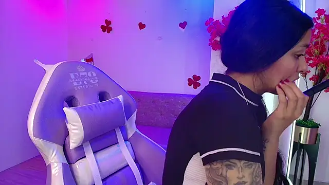 Maddie T18 online show from February 25, 11:09 am