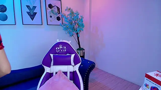 Maddie T18 online show from May 28, 11:29 am