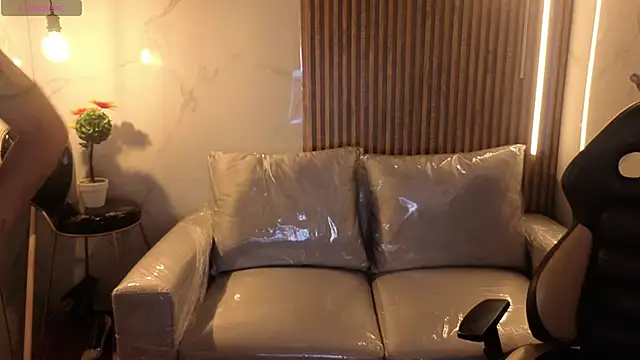 Perla lovely  online show from April 16, 12:50 pm