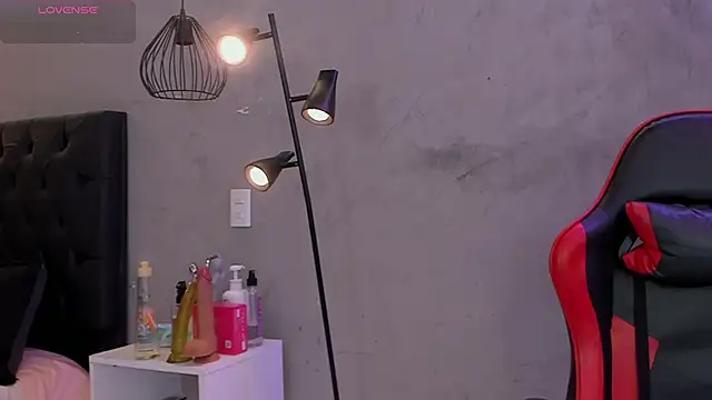 naomi  blair online show from April 1, 2:56 am