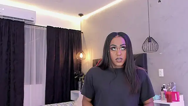 Snapshot of naomi__blair chatting on June 30, 3:29 am naomi blair online show from June 30, 3:29 am