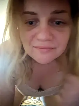 Snapshot of VitniKis chatting on February 24, 10:35 am VitniKis online show from February 24, 10:35 am