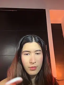 Snapshot of emicute_ chatting on February 3, 1:48 am emicute online show from February 3, 1:48 am