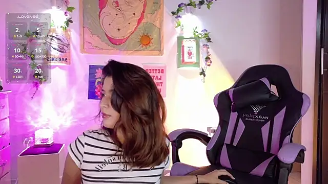 Snapshot of emicute_ chatting on February 7, 1:53 am emicute online show from February 7, 1:53 am