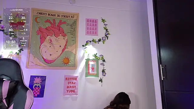 Snapshot of emicute_ chatting on February 14, 3:20 pm emicute online show from February 14, 3:20 pm