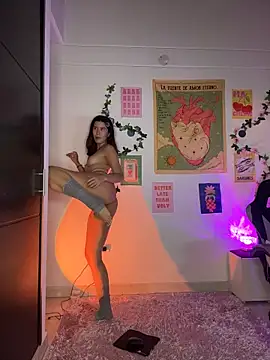 Snapshot of emicute_ chatting on February 21, 3:07 am emicute online show from February 21, 3:07 am