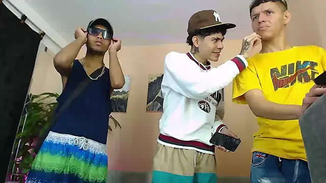 Snapshot of DesiresOfOlympus_ chatting on February 12, 11:22 pm DesiresOfOlympus online show from February 12, 11:22 pm