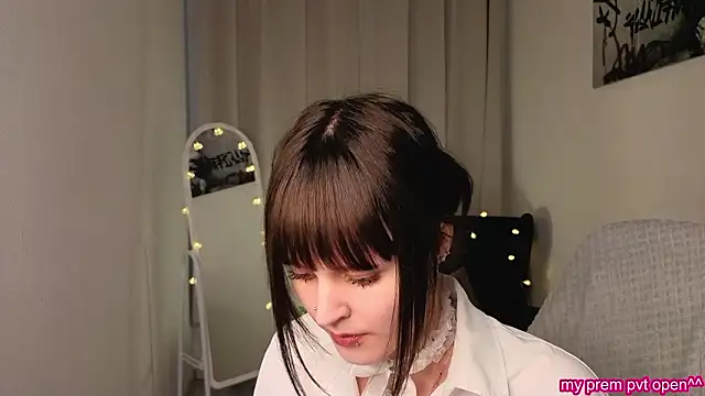 Snapshot of michelewild chatting on February 15, 1:31 pm michelewild online show from February 15, 1:31 pm