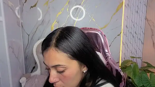 Snapshot of Abby1_b_ chatting on February 17, 8:26 pm Abby1 b online show from February 17, 8:26 pm