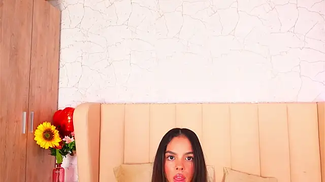 Snapshot of BambiRoses chatting on February 22, 5:08 am BambiRoses online show from February 22, 5:08 am